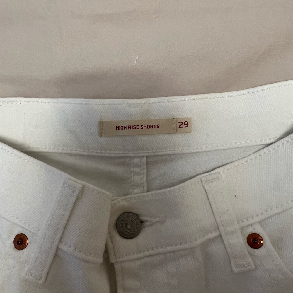 Levi’s High Rise Shorts - Picture 4 of 4